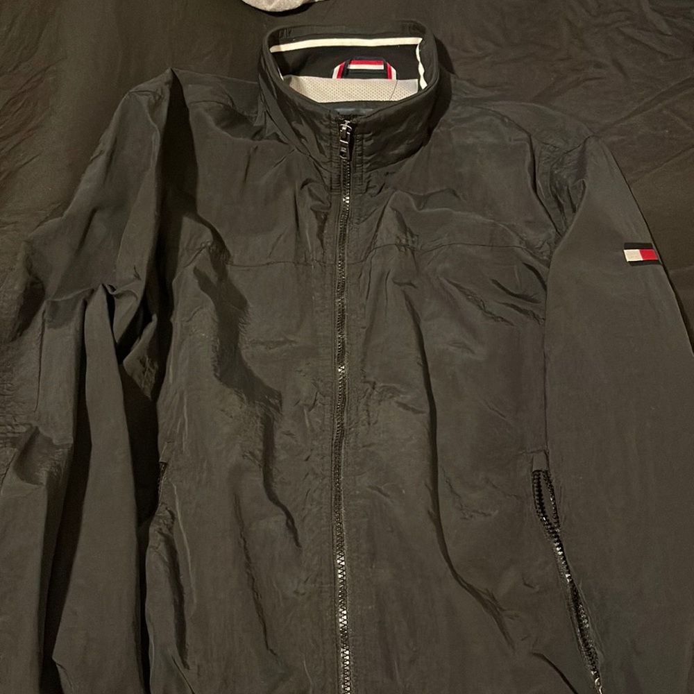 tommy hilfiger windbreaker